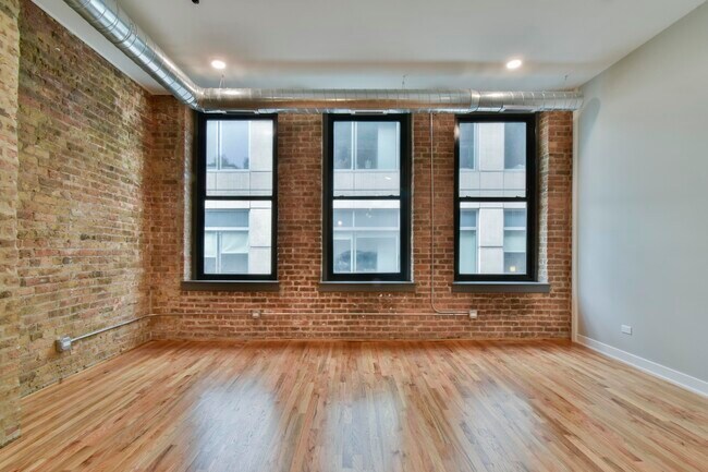 Foto del edificio - 25 W Hubbard St