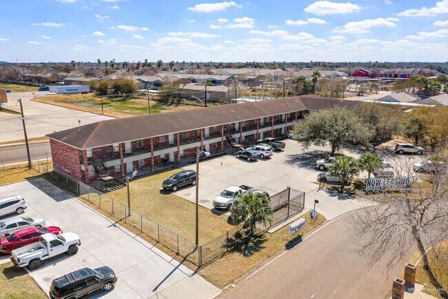 Building Photo - 402 Gastel Cir