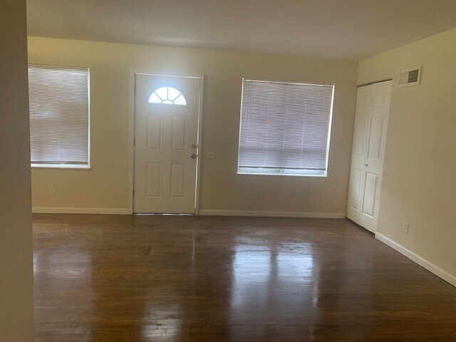Foto del edificio - 10749 Hallwood Dr