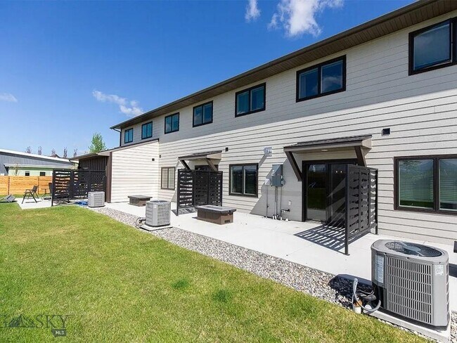 Foto del edificio - 3 Bd / 2.5 Bath Townhome Furnished or Unfurnished