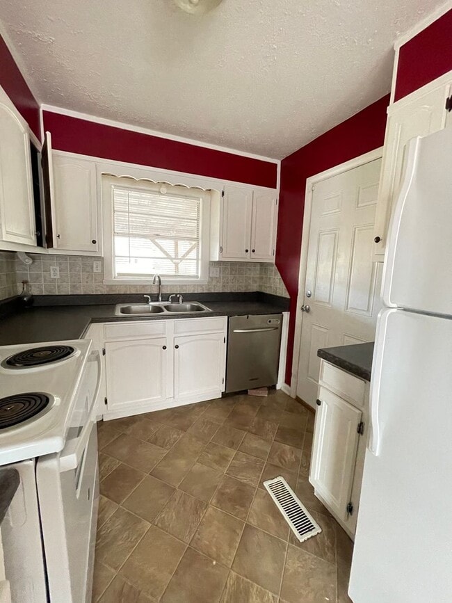 Foto del edificio - 3 bedroom 1 bath house