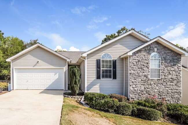 Building Photo - 2980 Highland Hill Pkwy