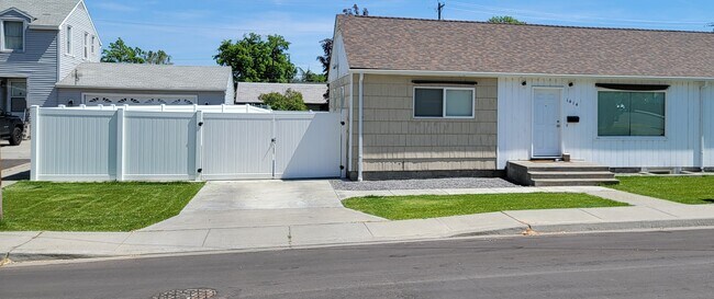 Front Yard - 1414 Keller Ave