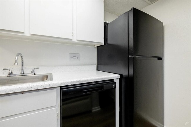 Foto del edificio - 3600 Greystone Dr