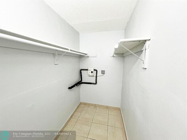 Foto del edificio - 100 NW 30th Ave
