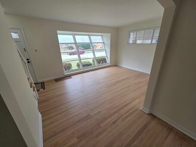 Foto del edificio - 2156 Downey Rd