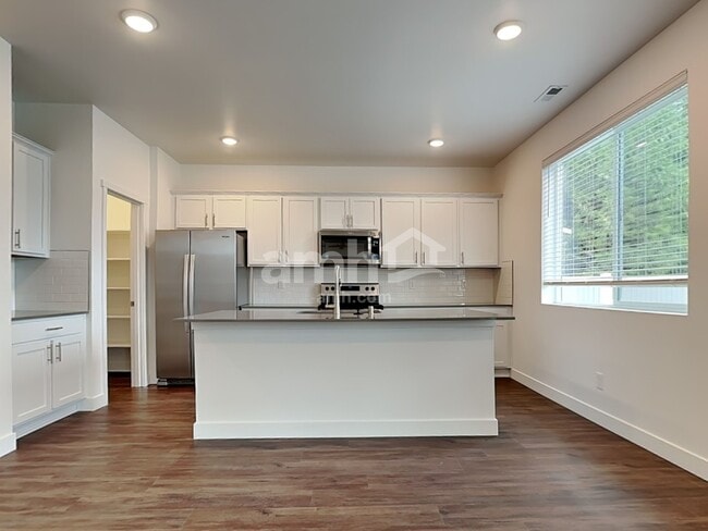 Foto del edificio - 7929 Selah St SW