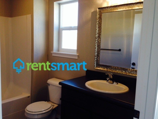 Building Photo - Luxury 2 bedroom - Garage AC Deck