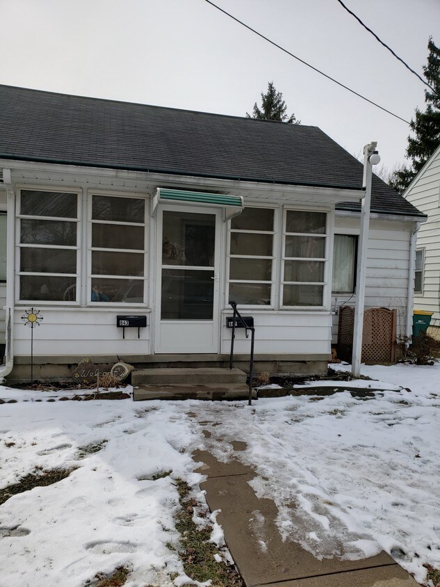 Primary Photo - 841 Wilson Ave