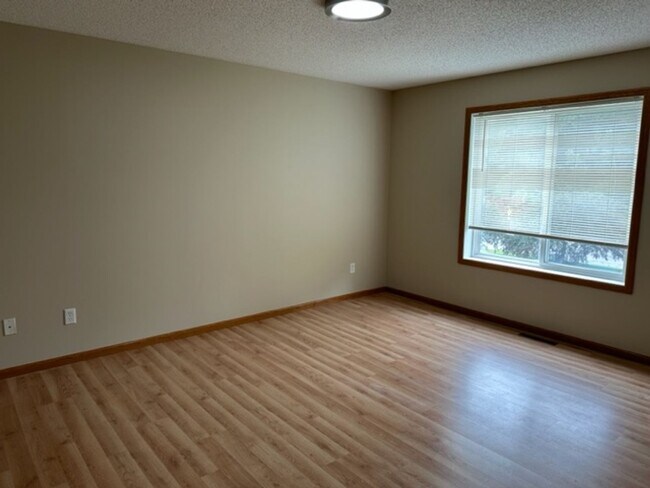 Foto del edificio - Hardwood Flrs*3Bed*2Bath townhome in Cotta...