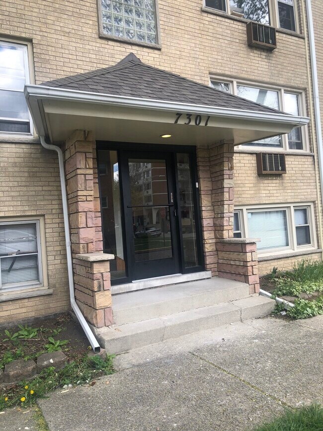 Foto del edificio - 7301 Dixon St