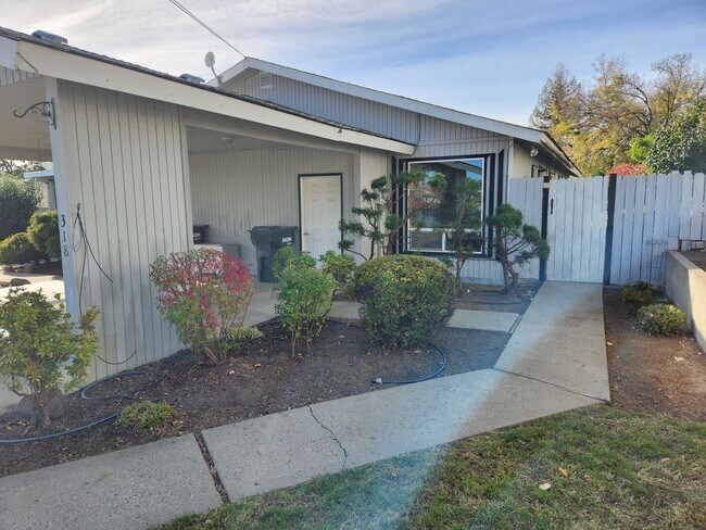 Foto del edificio - Selah 3br 1ba duplex with carport and WATE...