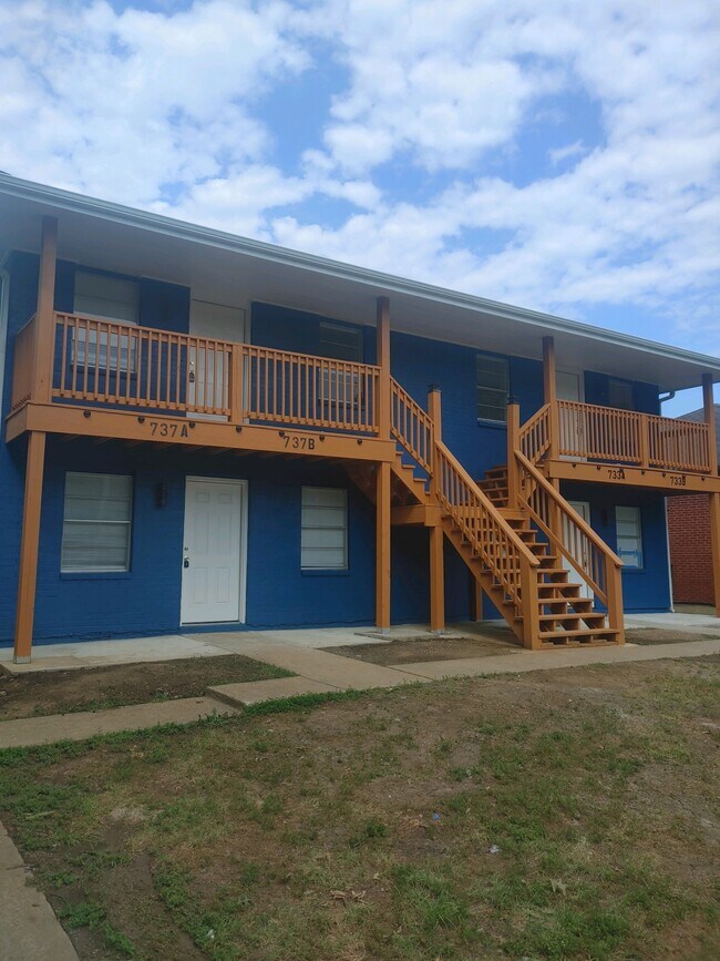 Foto del edificio - 733 NW Mock Ave