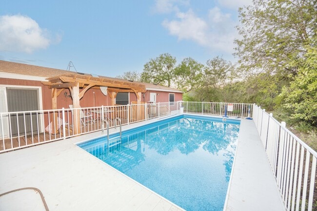 Foto del edificio - 590 County Rd 4614