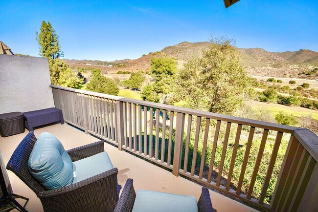Building Photo - Beautifully Updated & Remodeled Upstairs C...