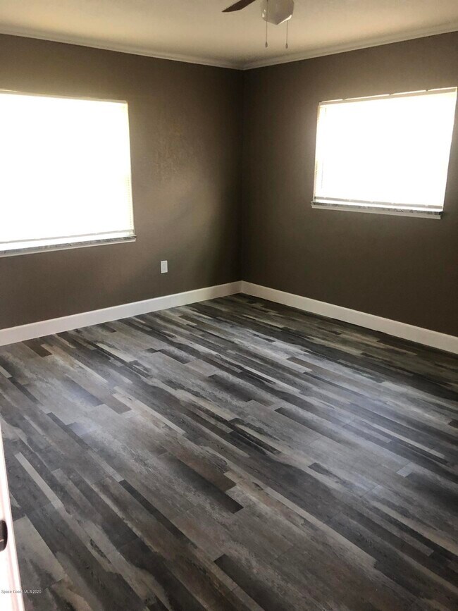 Foto del edificio - 1457 Maple Ave