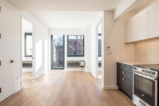 Foto del edificio - 654 Madison St