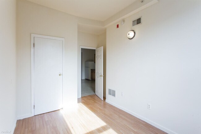Foto del edificio - 3 br, 2 bath Triplex - 1538 N 18TH ST Unit 2
