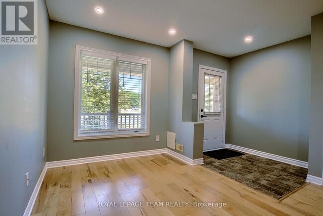 Building Photo - 3867 Strandherd Dr