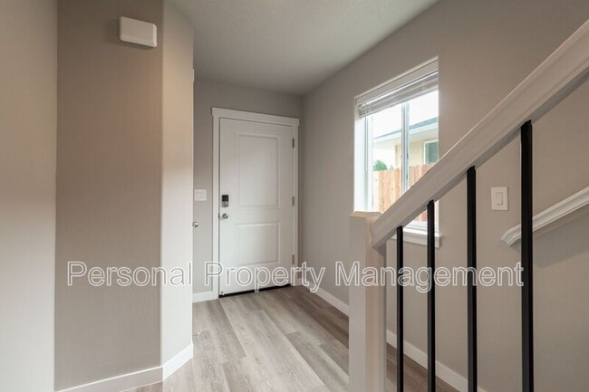 Building Photo - 4811 NE 37th Ct