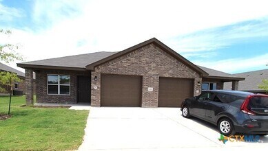 Building Photo - 118 Wind Ridge Dr