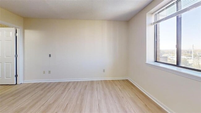 Foto del edificio - 300 Johnson Ferry Rd