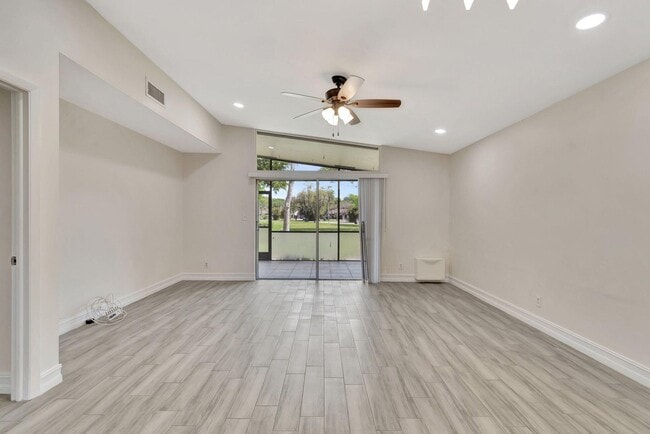 Foto del edificio - 11555 Orange Blossom Ln