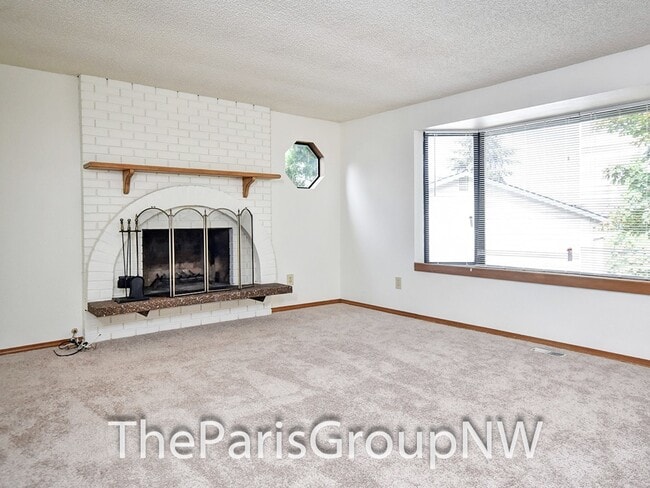 Building Photo - Lovely 2610sf Downtown Woodinville Hm – Gr...