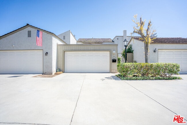 Building Photo - 12203 Santa Gertrudes Ave
