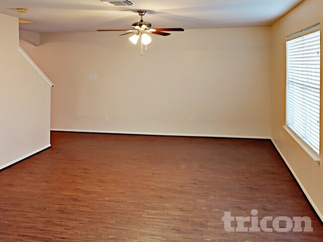 Foto del edificio - 8227 Radial Ct