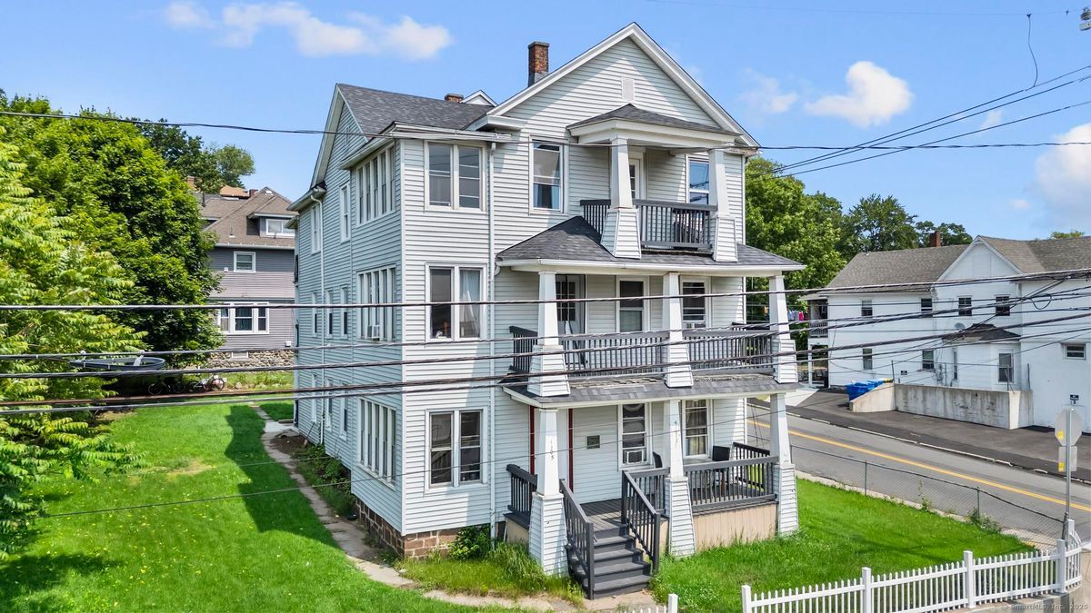 Primary Photo - 1105 N Main St