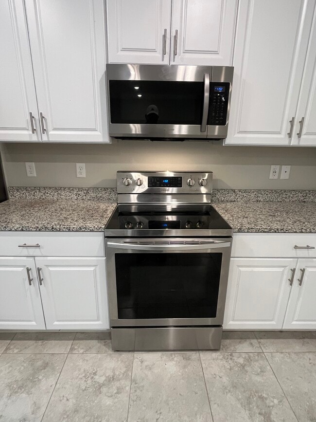 Building Photo - 116 College St