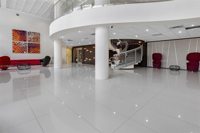 Foto del edificio - 5701 Collins Ave