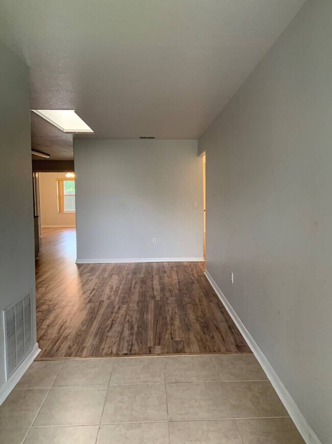 Building Photo - 38 Lindsay Dr