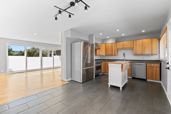 Photo - Freshly Updated West Seattle Rambler w/ Ai... House