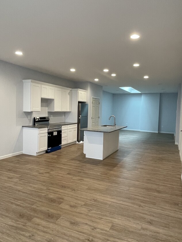 Primary Photo - 204 2nd St