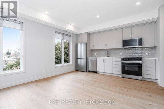 Photo du bâtiment - 1267 Summerville Ave