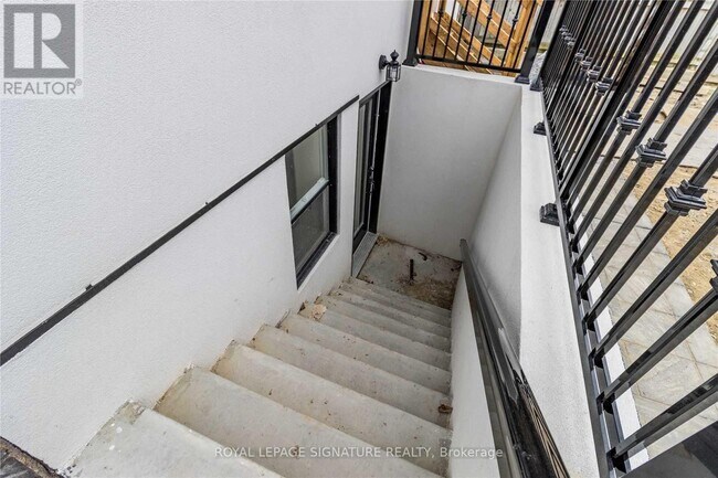 Photo du bâtiment - 24 Acorn Ave