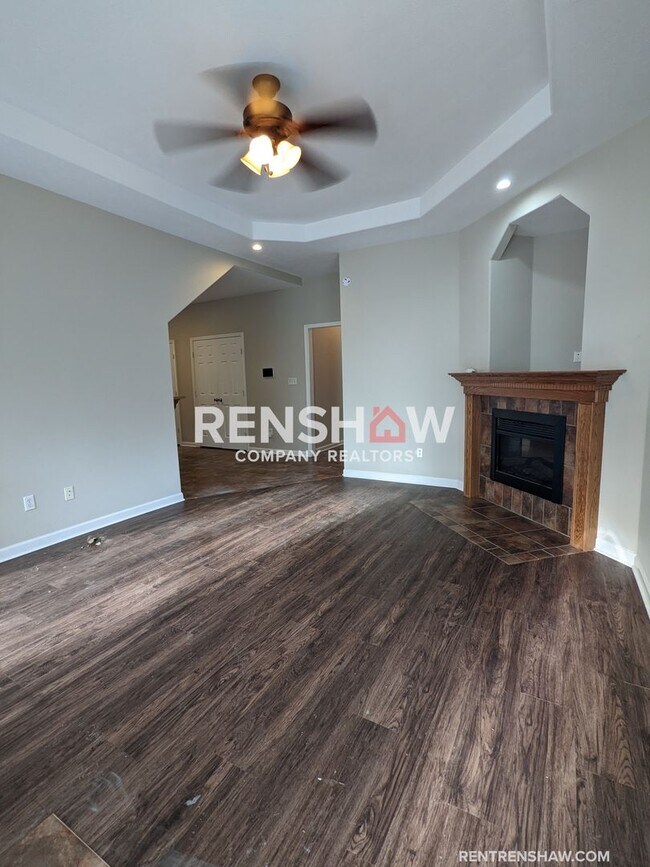 Building Photo - Charming 3/2 Home Now Available In Brighto...