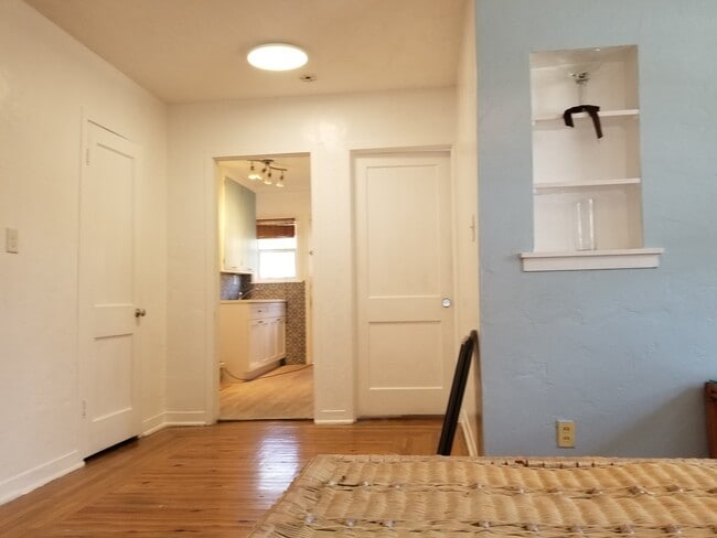 Building Photo - 110 S K St