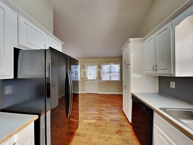 Foto del edificio - 508 Silver Maple Ln