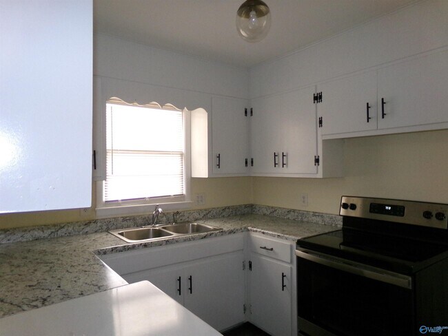 Foto del edificio - 112 Drake Ave SW