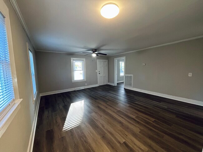 Foto del edificio - 5087 Meadowbrook Dr