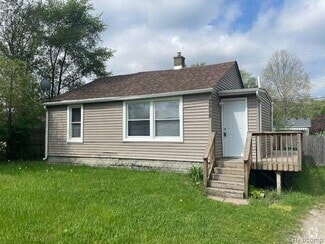 Building Photo - 2855 Fisher Ave