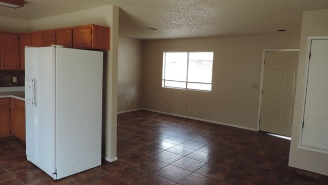 Foto del edificio - 3 bedroom 2 bath duplex