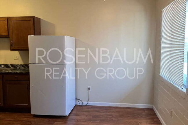 Foto del edificio - 1518 E Hedrick Dr