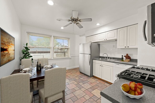 Building Photo - 4500 S Oak Park Ave