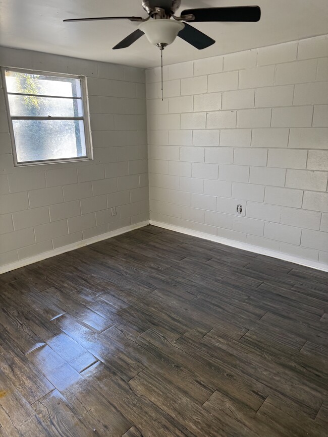 Building Photo - 541 Palm Beach St