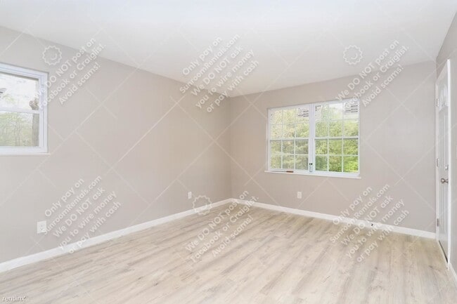 Building Photo - 2 br, 1 bath Duplex - 22 Roper Dr A A