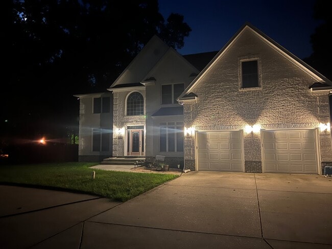 Building Photo - 7102 Oriole Ave